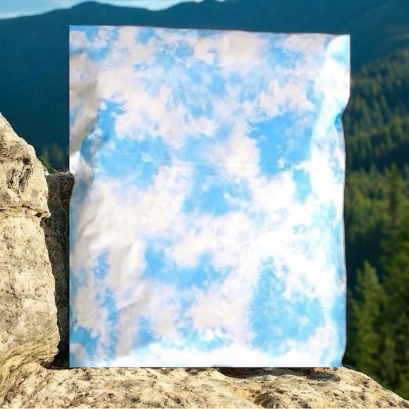 25 14X17 Poly Mailers Cloud Tye Dye ,Shipping Envelopes PRICE IS FIRM - Picture 3 of 11